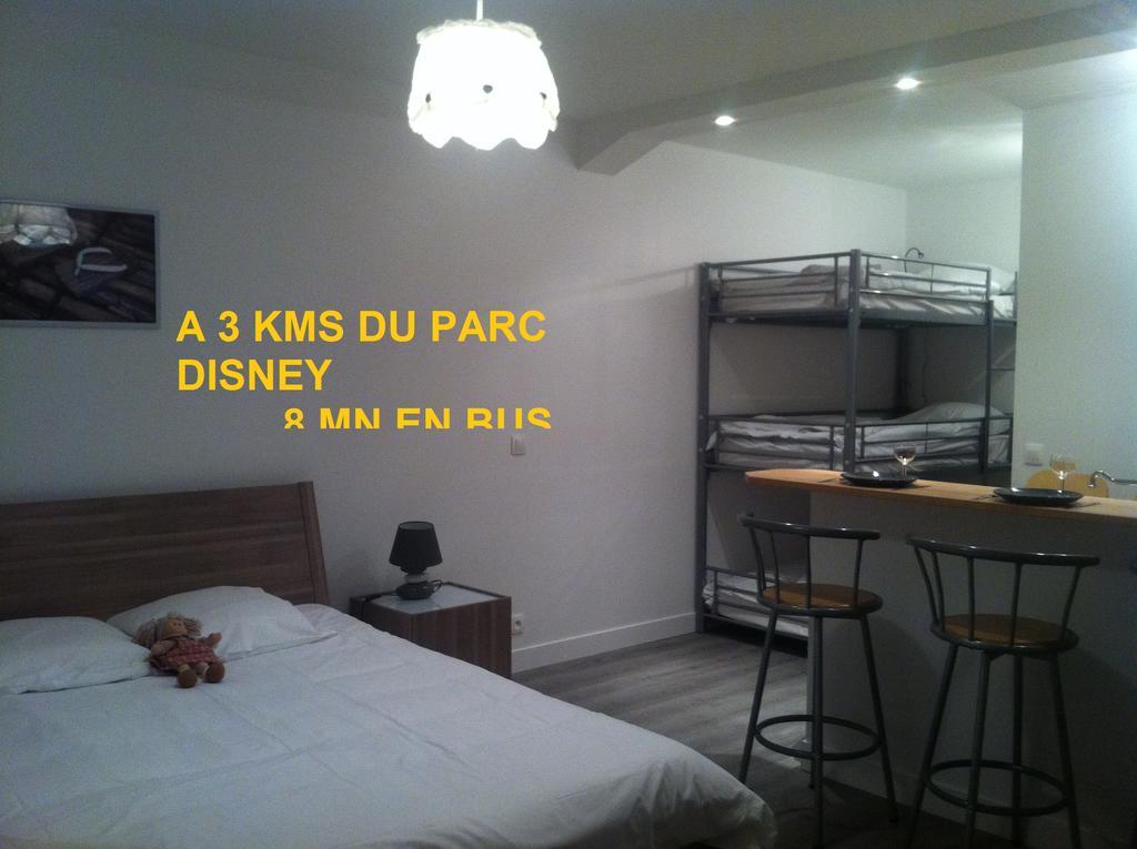 Gites Poirier Bazin Montry Ngoại thất bức ảnh